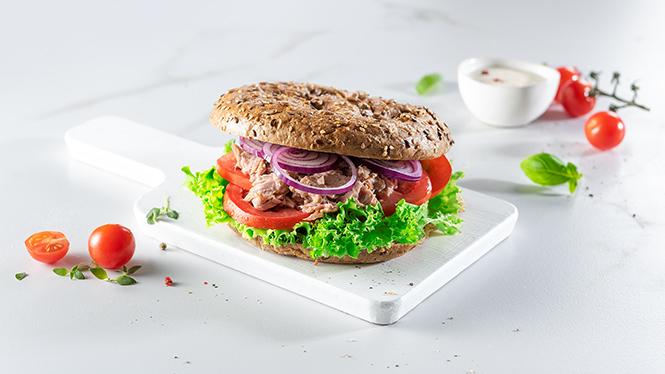 Focaccia duonos sumuštinis su tunu